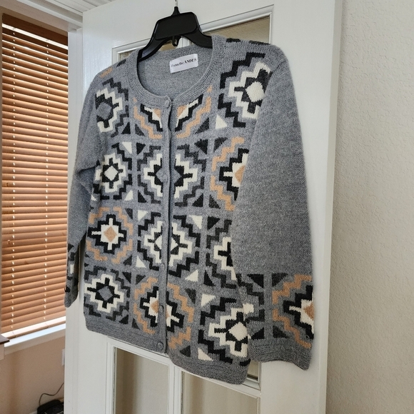 From the Andes 100% Wool Women's Cardigan Medium Gray Geometric Intarsia Knit - Picture 2 of 11